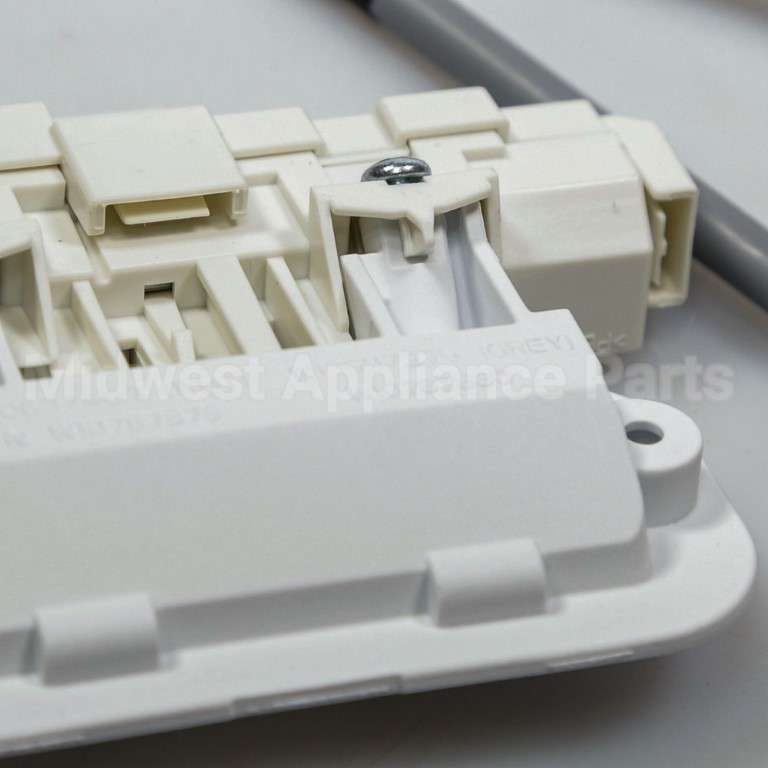 W10810403 Whirlpool Latch